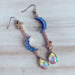🌙 ✨crescent moon & star dangling earrings Betsey Johnson